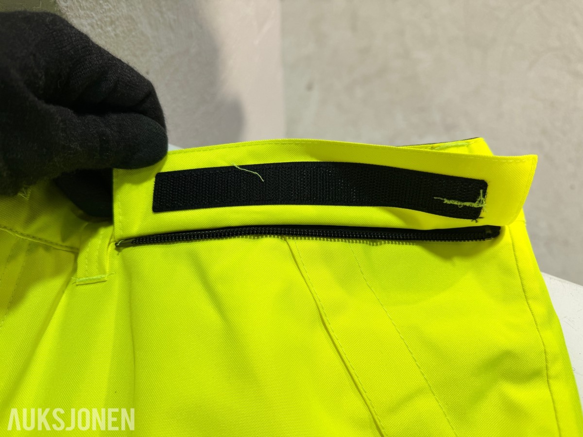 Parti med 58 stk arbeidsbukser – Blåkläder, Bjørnkläder og multinorm varselbukser