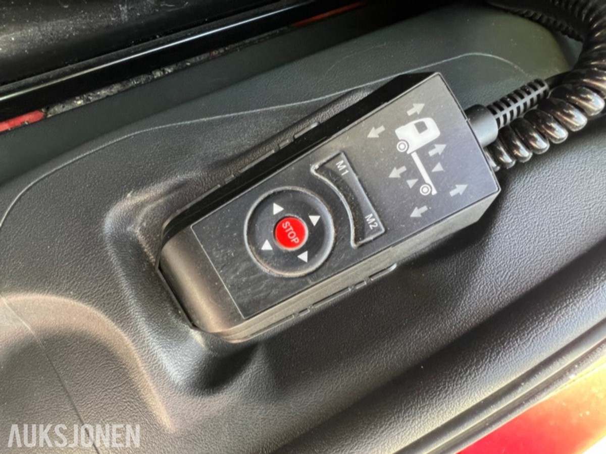 2023 Mercedes-Benz Atego 1524 Arka skap m/sideåpning og løftelemm
