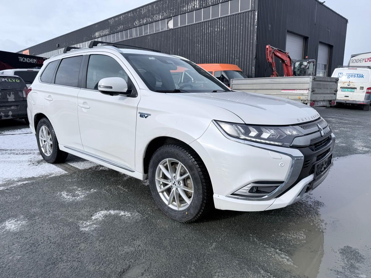 2020 Mitsubishi Outlander PHEV INSTYLE+ HENGERFESTE 360-KAMERA SKINN ADAPTIV CRUISE 