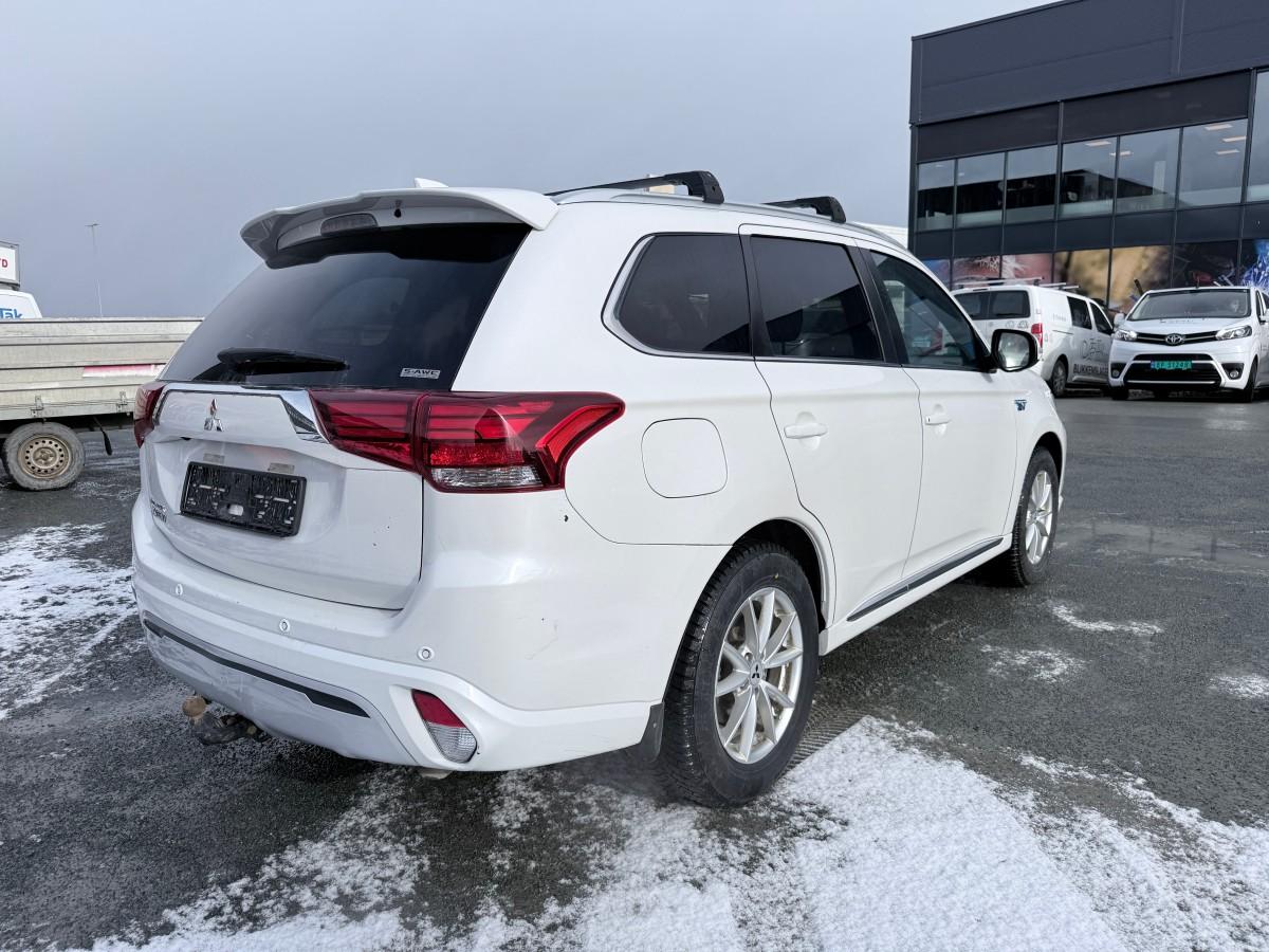 2020 Mitsubishi Outlander PHEV INSTYLE+ HENGERFESTE 360-KAMERA SKINN ADAPTIV CRUISE 