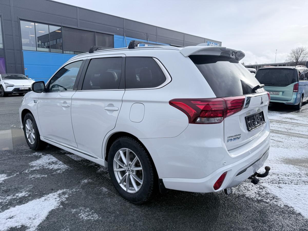 2020 Mitsubishi Outlander PHEV INSTYLE+ HENGERFESTE 360-KAMERA SKINN ADAPTIV CRUISE 