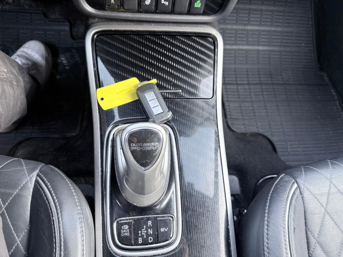 2020 Mitsubishi Outlander PHEV INSTYLE+ HENGERFESTE 360-KAMERA SKINN ADAPTIV CRUISE 