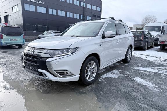 2020 Mitsubishi Outlander PHEV INSTYLE+ HENGERFESTE 360-KAMERA SKINN ADAPTIV CRUISE 