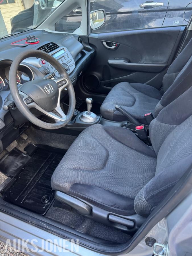 2010 Honda Jazz, 100hk Automat S+V DEKK 163000km