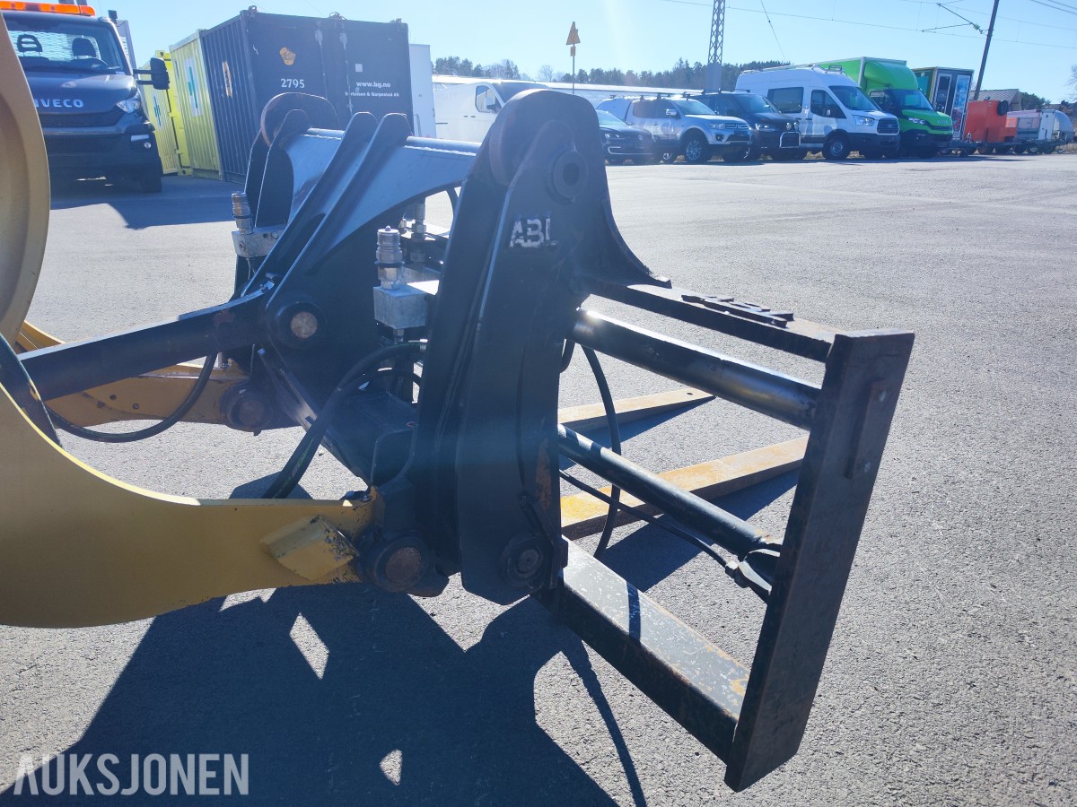 2013 CAT 906H2 hjullaster - lavt timetall – godt utstyrt