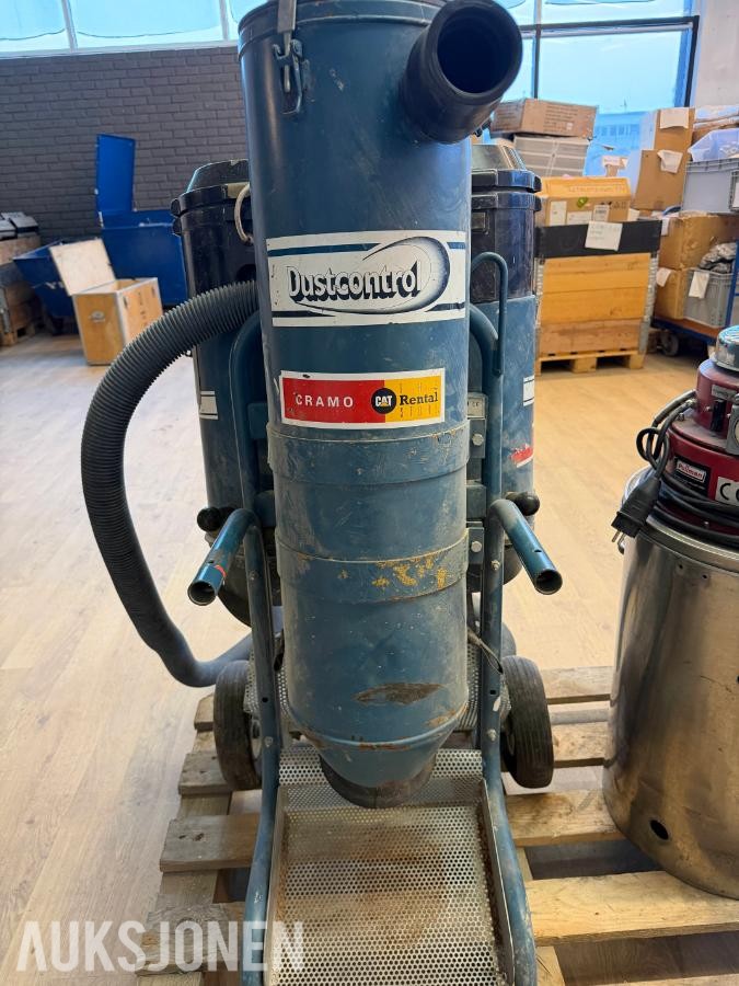 3 x industristøvsugere: Dustcontrol DC3900, DC2500 Twin og Pullman PV300P)