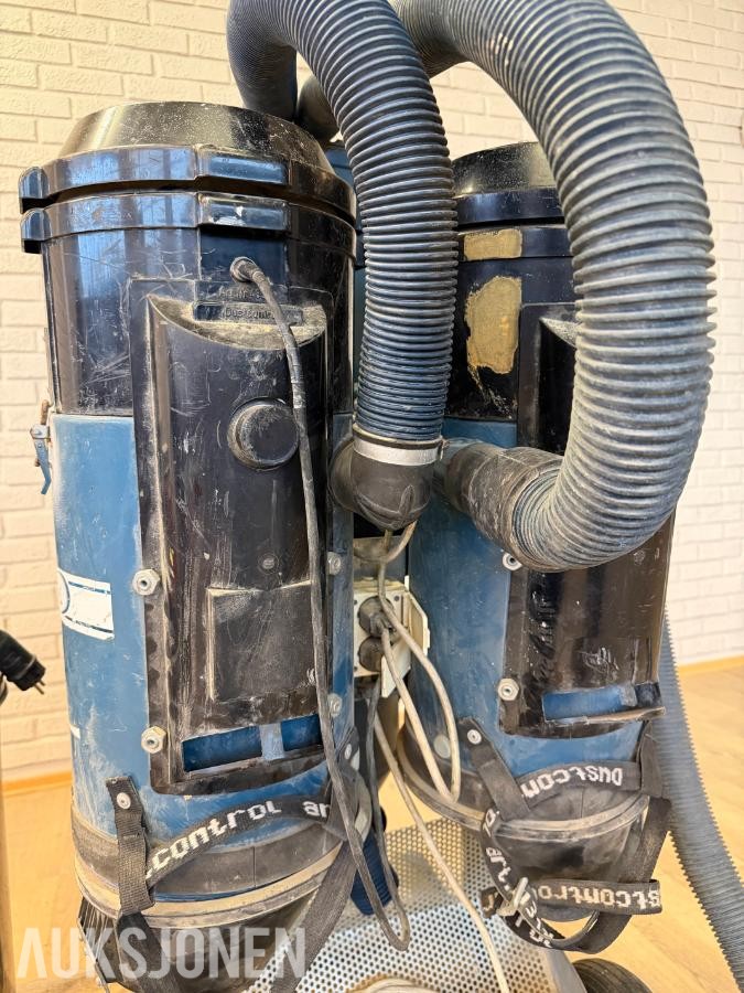 3 x industristøvsugere: Dustcontrol DC3900, DC2500 Twin og Pullman PV300P)