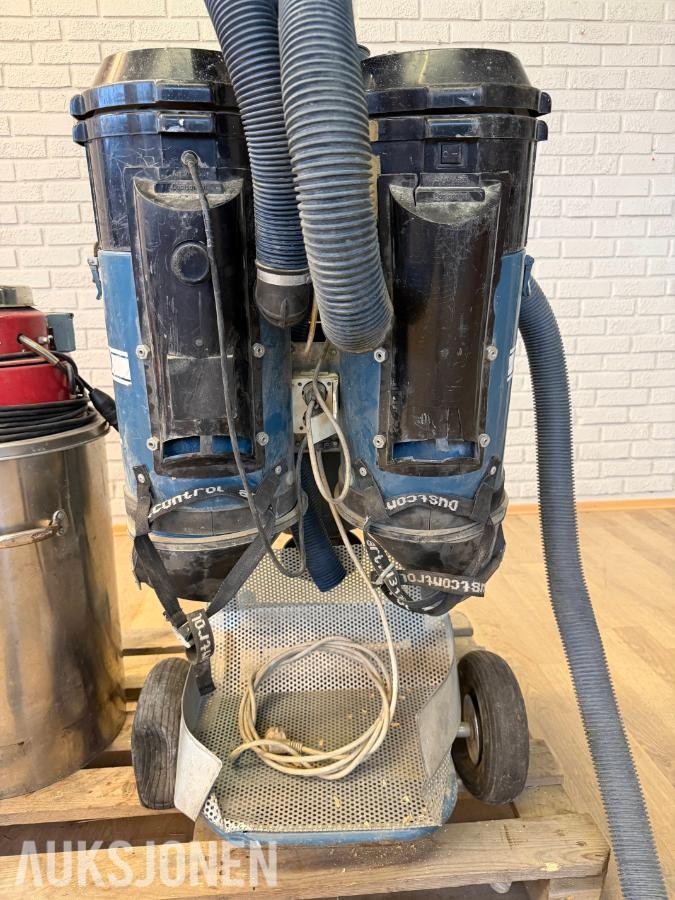 3 x industristøvsugere: Dustcontrol DC3900, DC2500 Twin og Pullman PV300P)