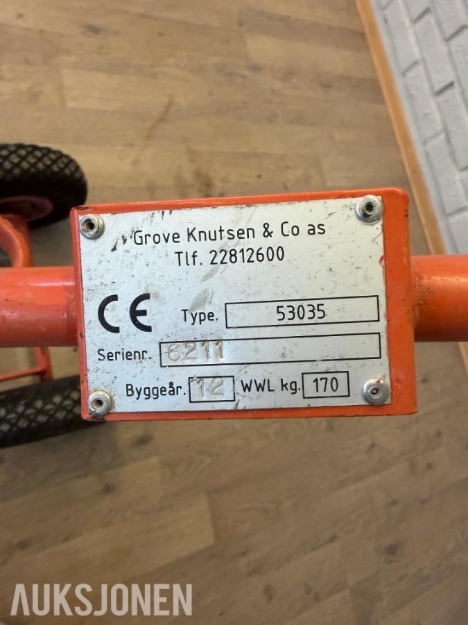 Materialvogn, verktøykasse på hjul og 3 x gassflasketralle