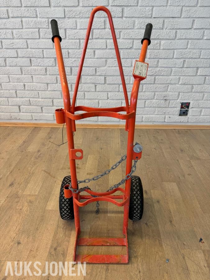Materialvogn, verktøykasse på hjul og 3 x gassflasketralle