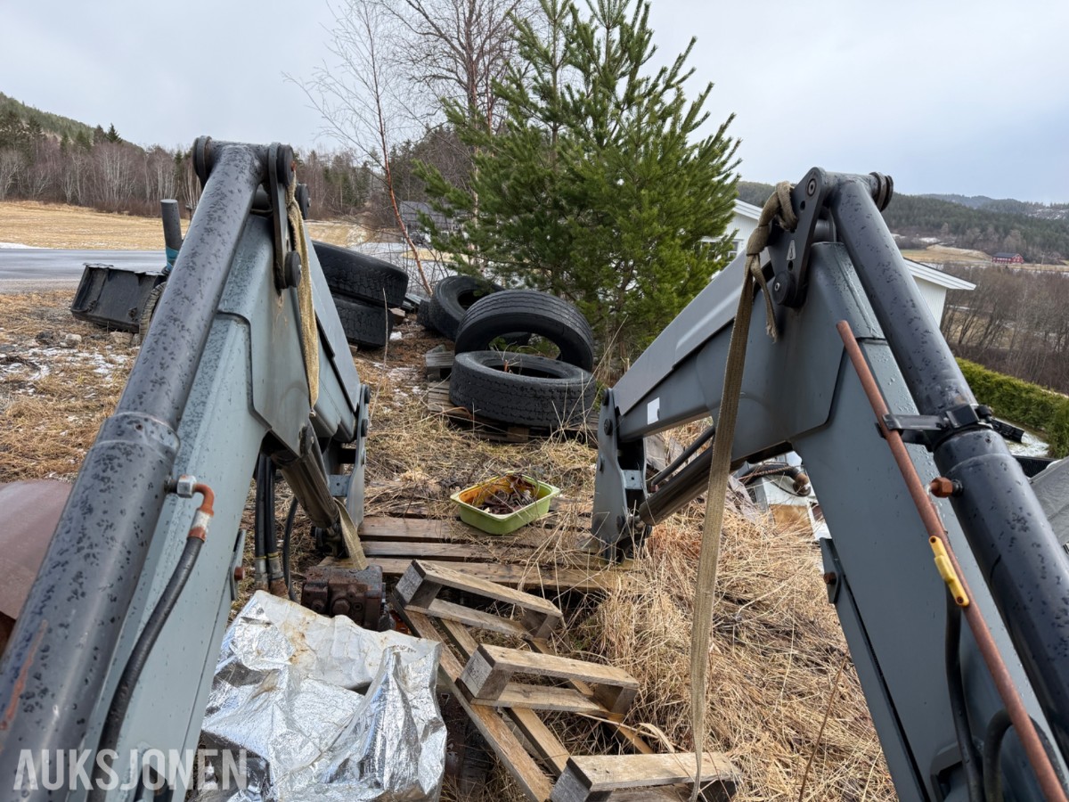 Valtra Frontlaster ålø q45