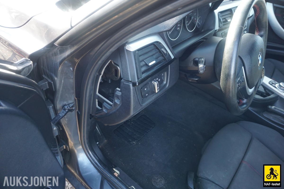 2013 BMW 3-serie 320I 184 HK AUT CRUISE NAVI SPORTSSETER 