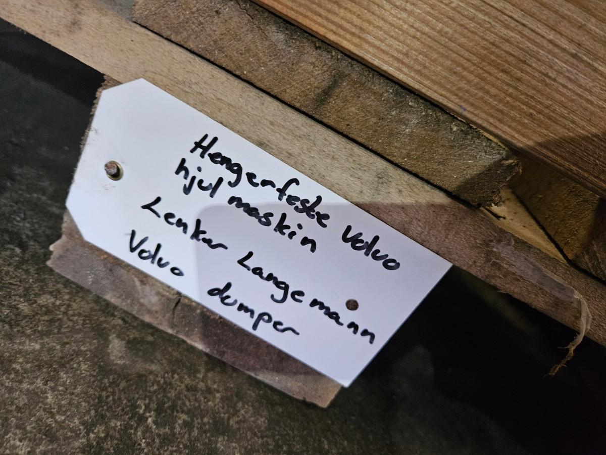 Hydraulikk- og maskindeler – Volvo hengfeste m.m.
