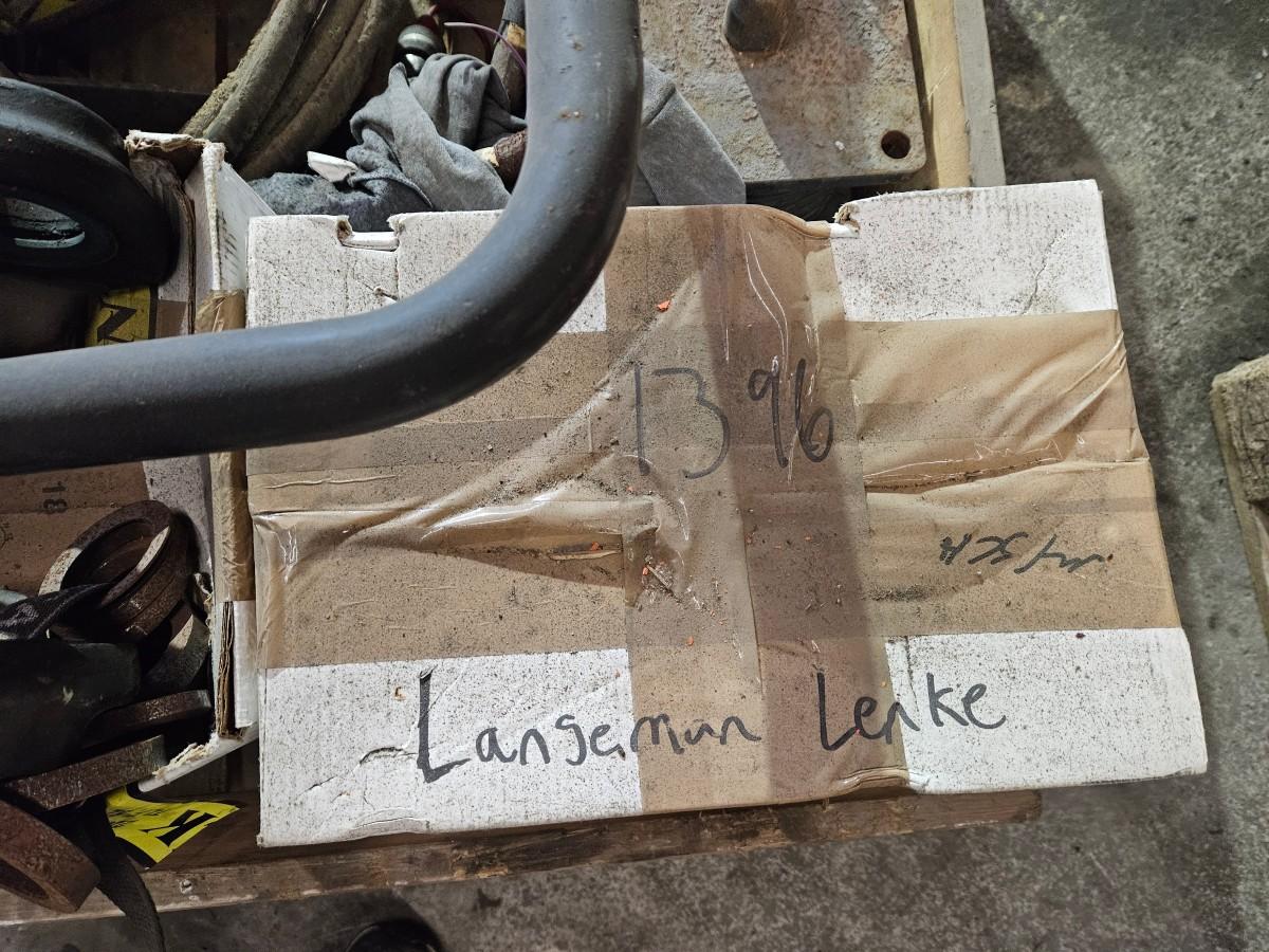 Hydraulikk- og maskindeler – Volvo hengfeste m.m.