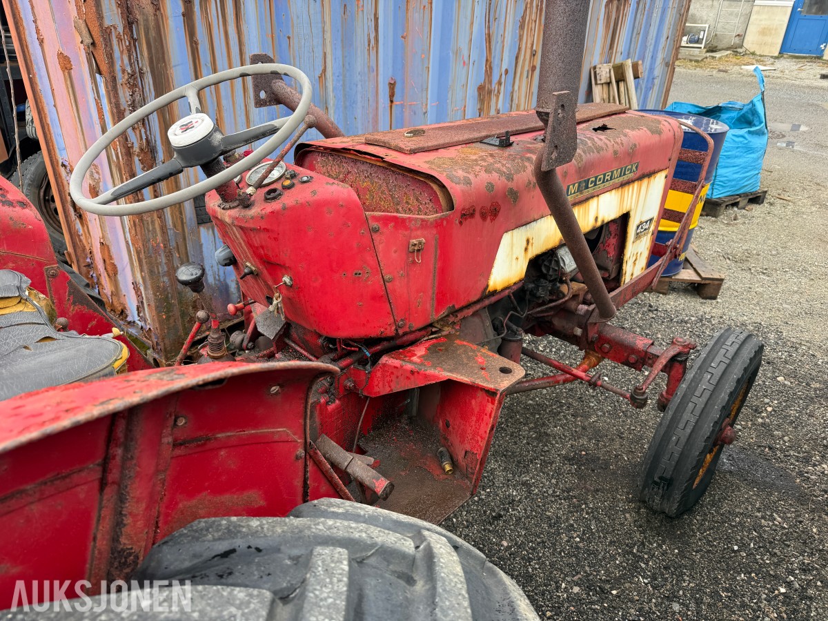 1971 McCormick Farmall 434