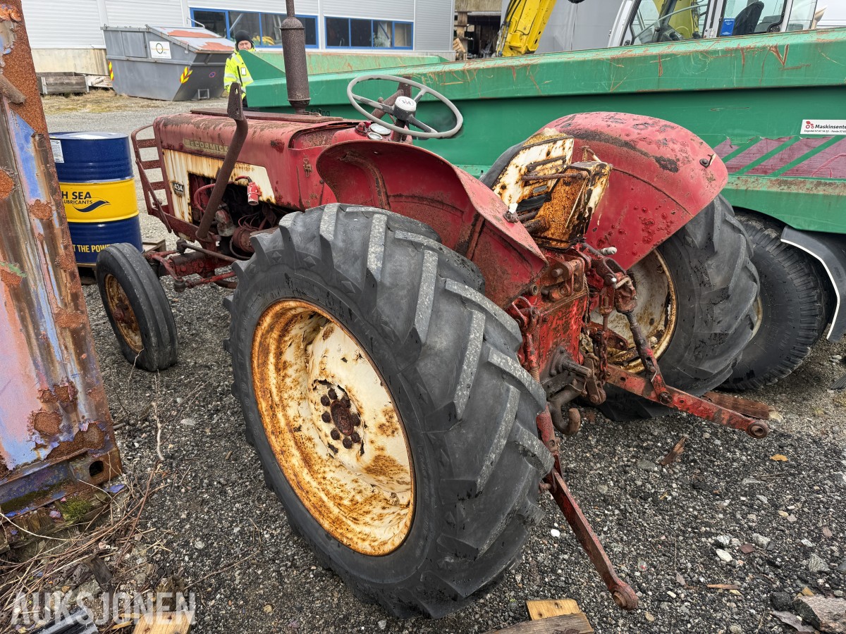 1971 McCormick Farmall 434