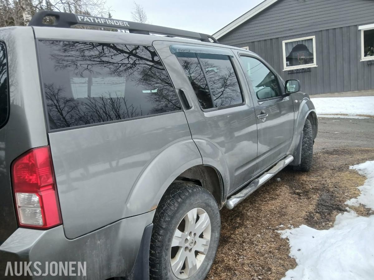 2007 Nissan Pathfinder 2.5 diesel 174hk 4X4 Automat rep.objekt/ delebil