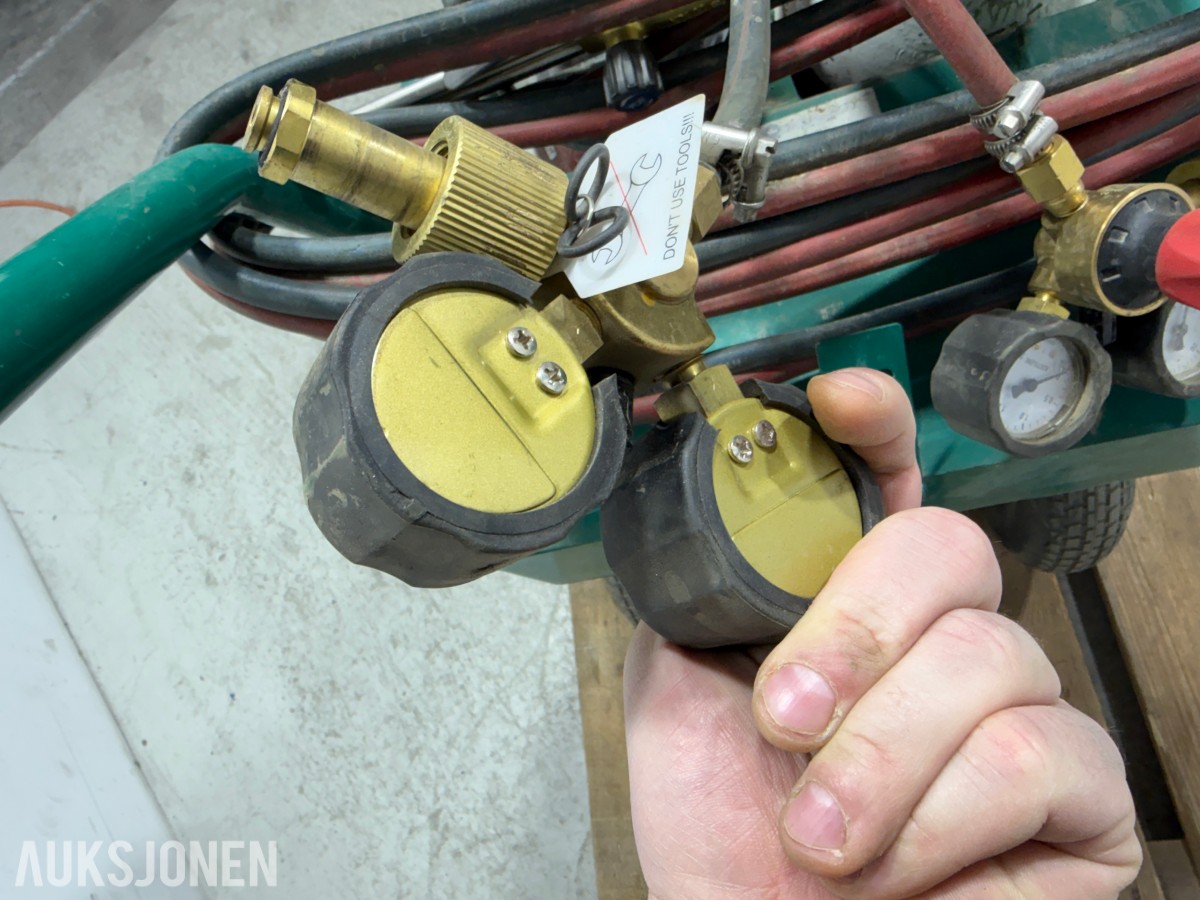 Gassvogn med oksygen- og acetylen (AGA)