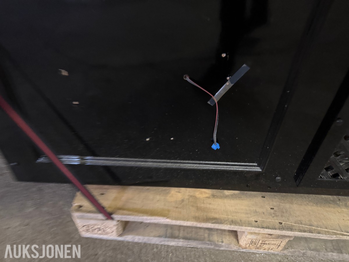 Komplett serveringsdisk / butikkinnredning selges med ovner og oppvaskmaskin