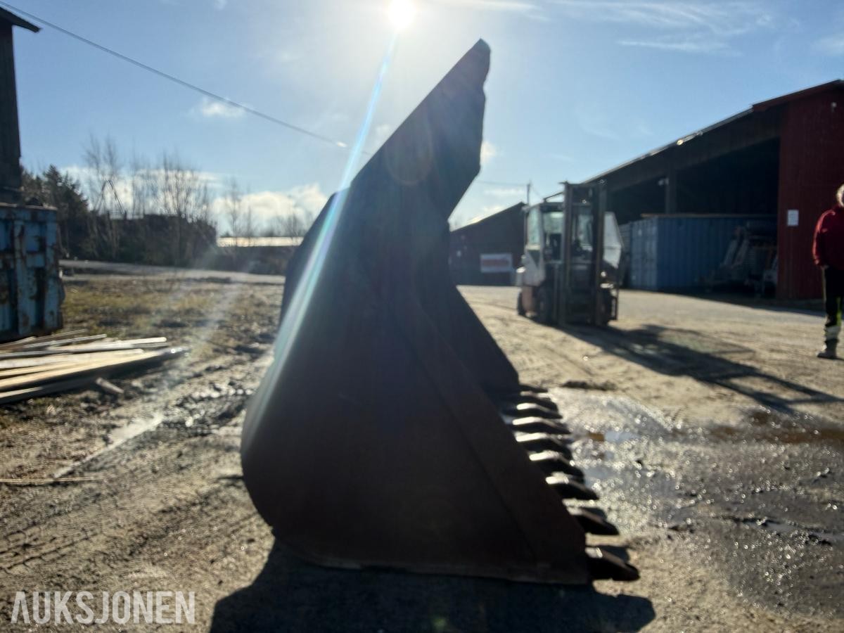 Gjerstad hjullasterskuff.