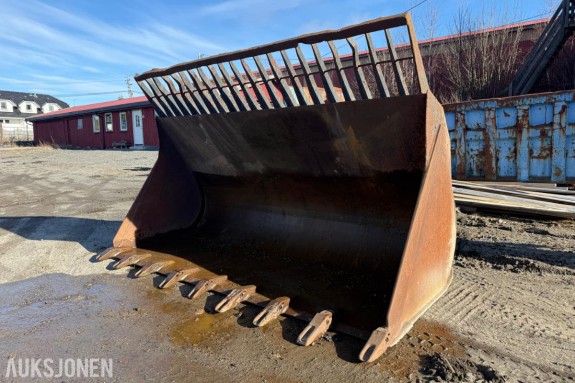 Gjerstad hjullasterskuff.