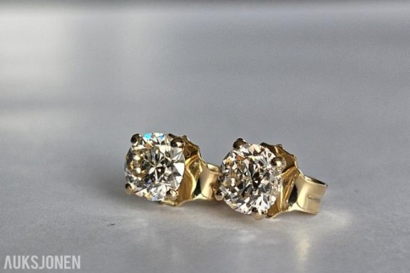 1.04CT ENSTENS DIAMANTØREDOBBER I 14K GULL. HELT NATURLIGE DIAMANTER! TAKSTBREV OG SERTIFIKAT!