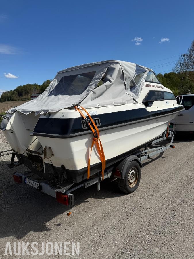 1986 Skibsplast 600vs med tilhenger -uten motor