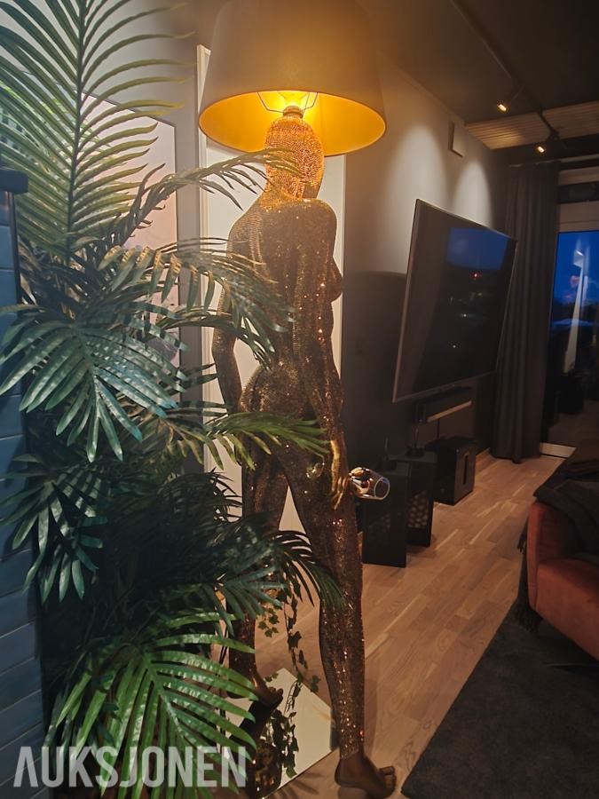 2026 Lampe/ Gulvlampe  ca. 70.000 små glasskrystaller  - kunst