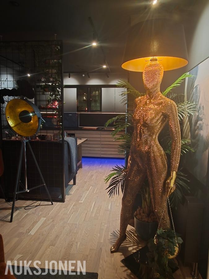 2026 Lampe/ Gulvlampe  ca. 70.000 små glasskrystaller  - kunst