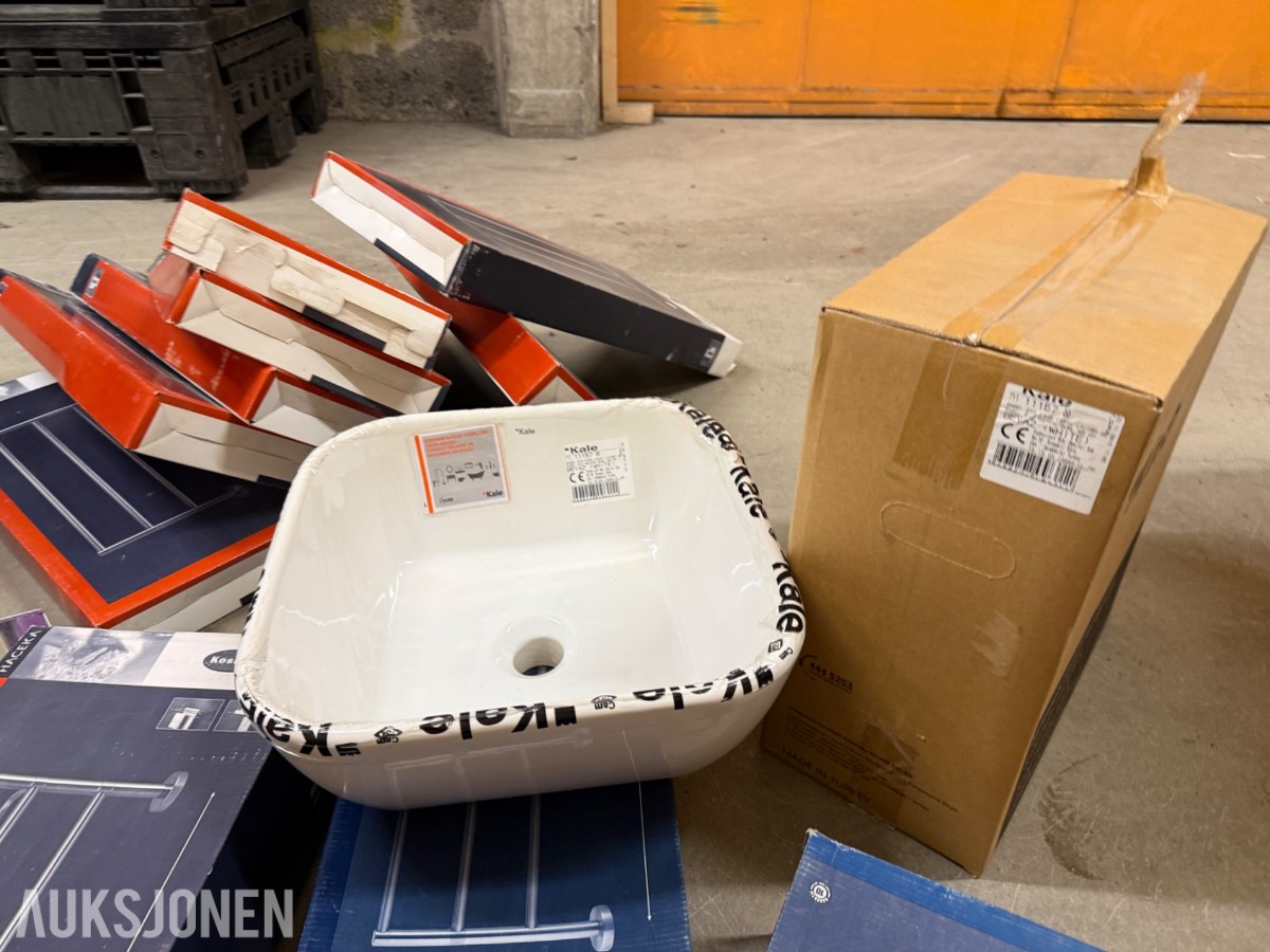 Pall med utstyr til baderom 
