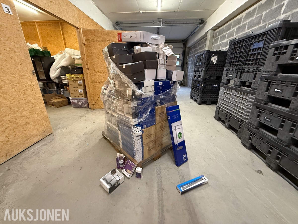 Pall med masse baderomsutstyr