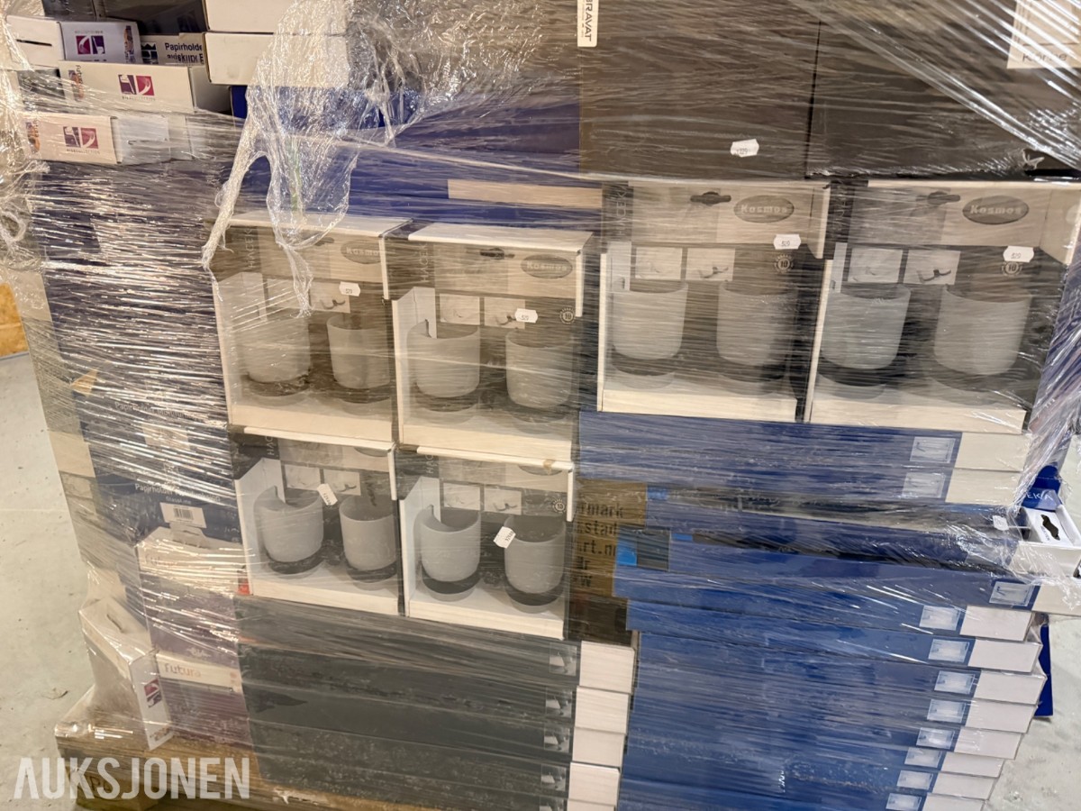 Pall med masse baderomsutstyr