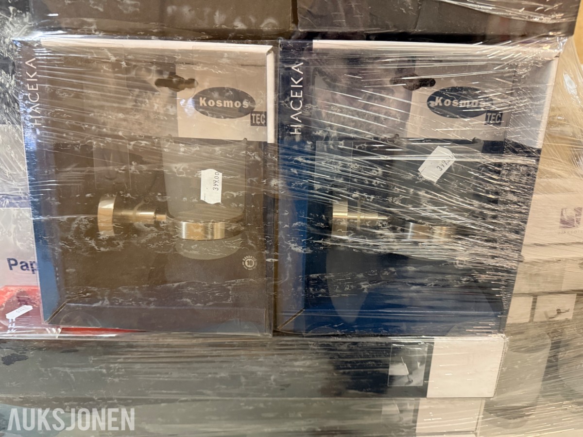 Pall med masse baderomsutstyr