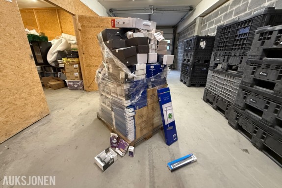Pall med masse baderomsutstyr