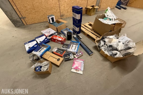 Pall med baderomsutstyr i original emballasje