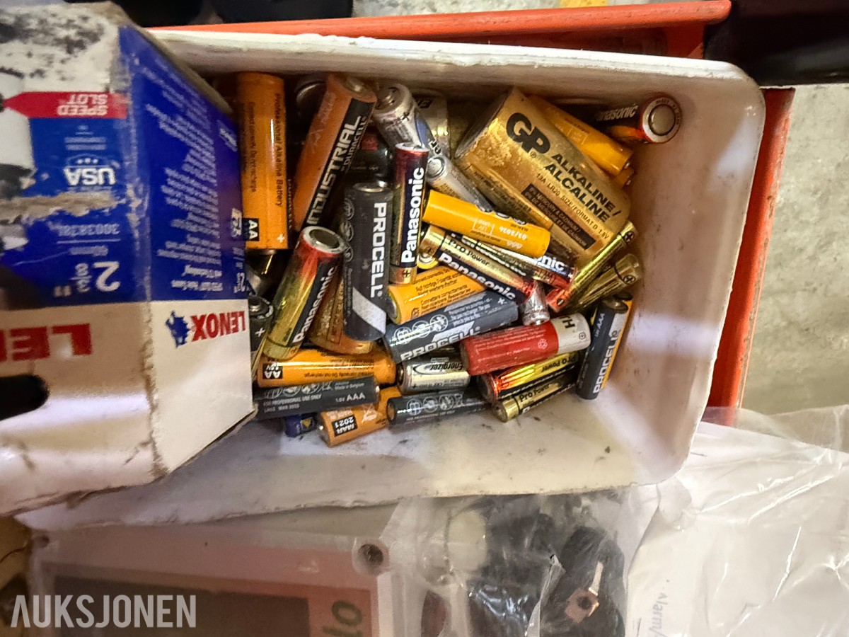 Bacho tralle med festemateriell, rørdeler og verktøytilbehør 