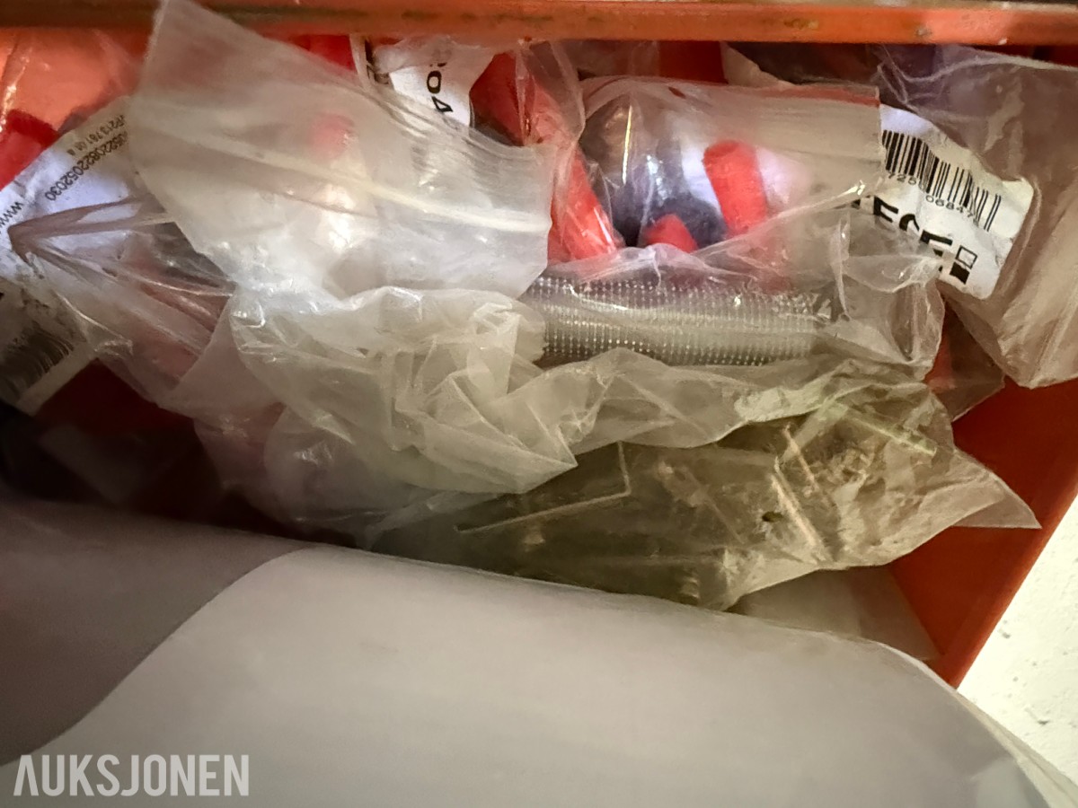 Bacho tralle med festemateriell, rørdeler og verktøytilbehør 