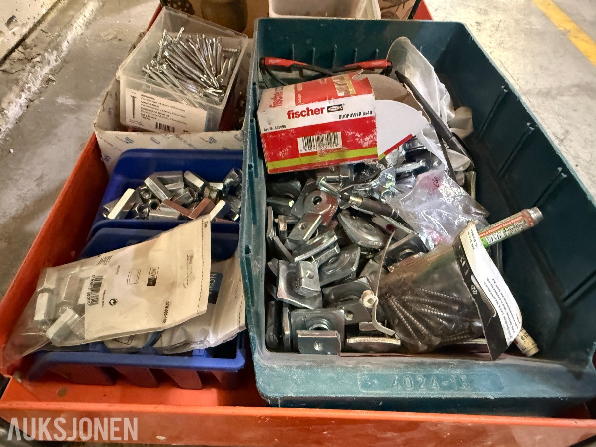 Bacho tralle med festemateriell, rørdeler og verktøytilbehør 