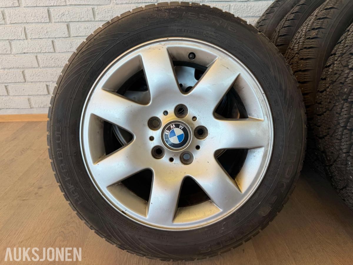 Komplett sett 16" sommerdekk med BMW-felg + sett 16" Nokian vinterdekk