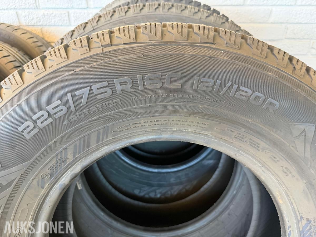 Komplett sett 16" sommerdekk med BMW-felg + sett 16" Nokian vinterdekk