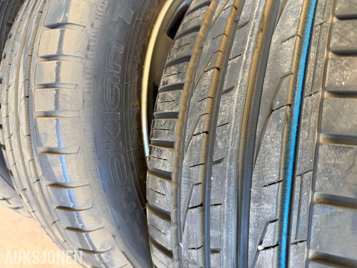 Komplett sett 16" sommerdekk med BMW-felg + sett 16" Nokian vinterdekk