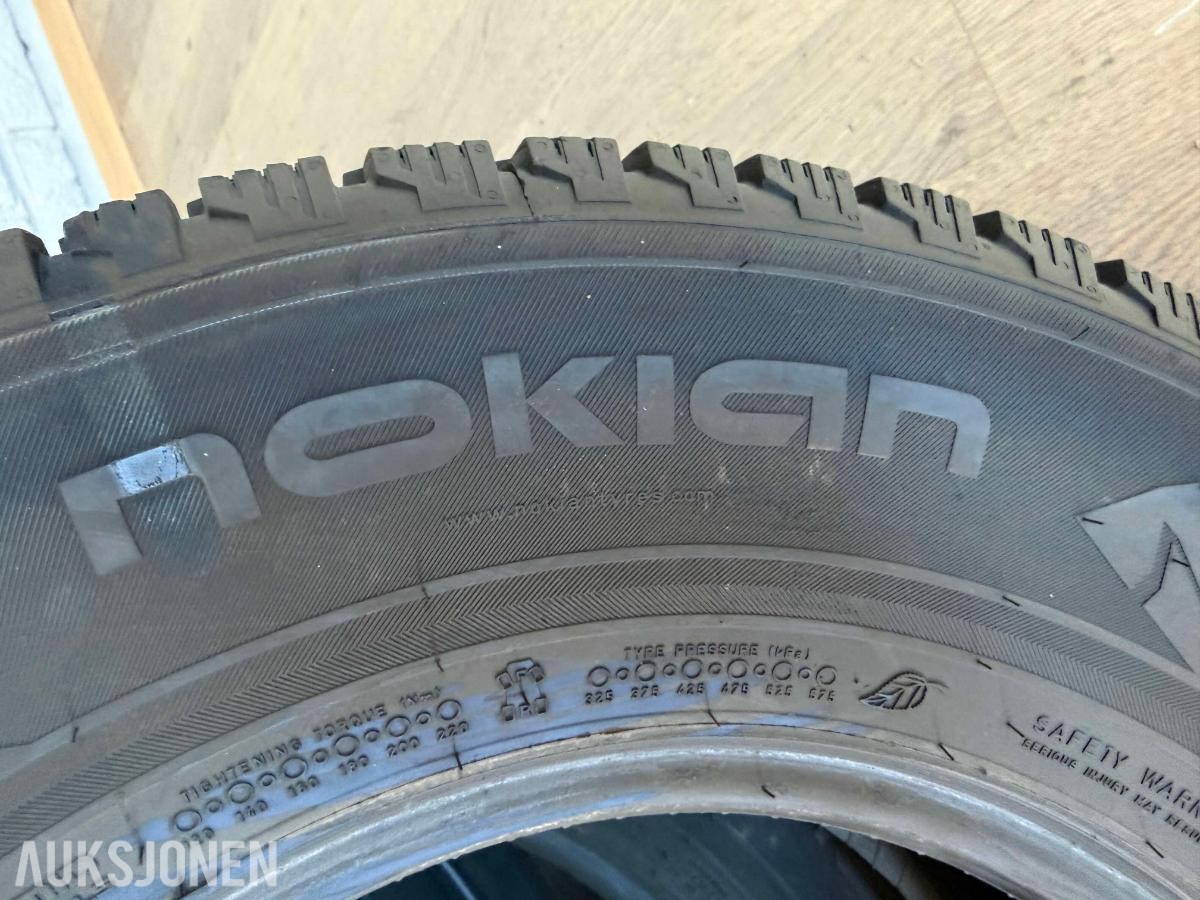 Komplett sett 16" sommerdekk med BMW-felg + sett 16" Nokian vinterdekk