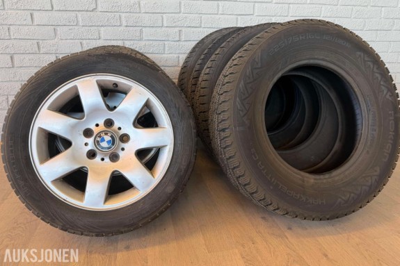 Komplett sett 16" sommerdekk med BMW-felg + sett 16" Nokian vinterdekk