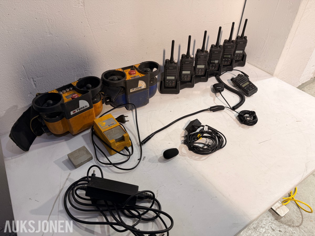Hytera DMR håndradioer m/ MCA08 ladestasjon + Hetronic Nova fjernkontroller