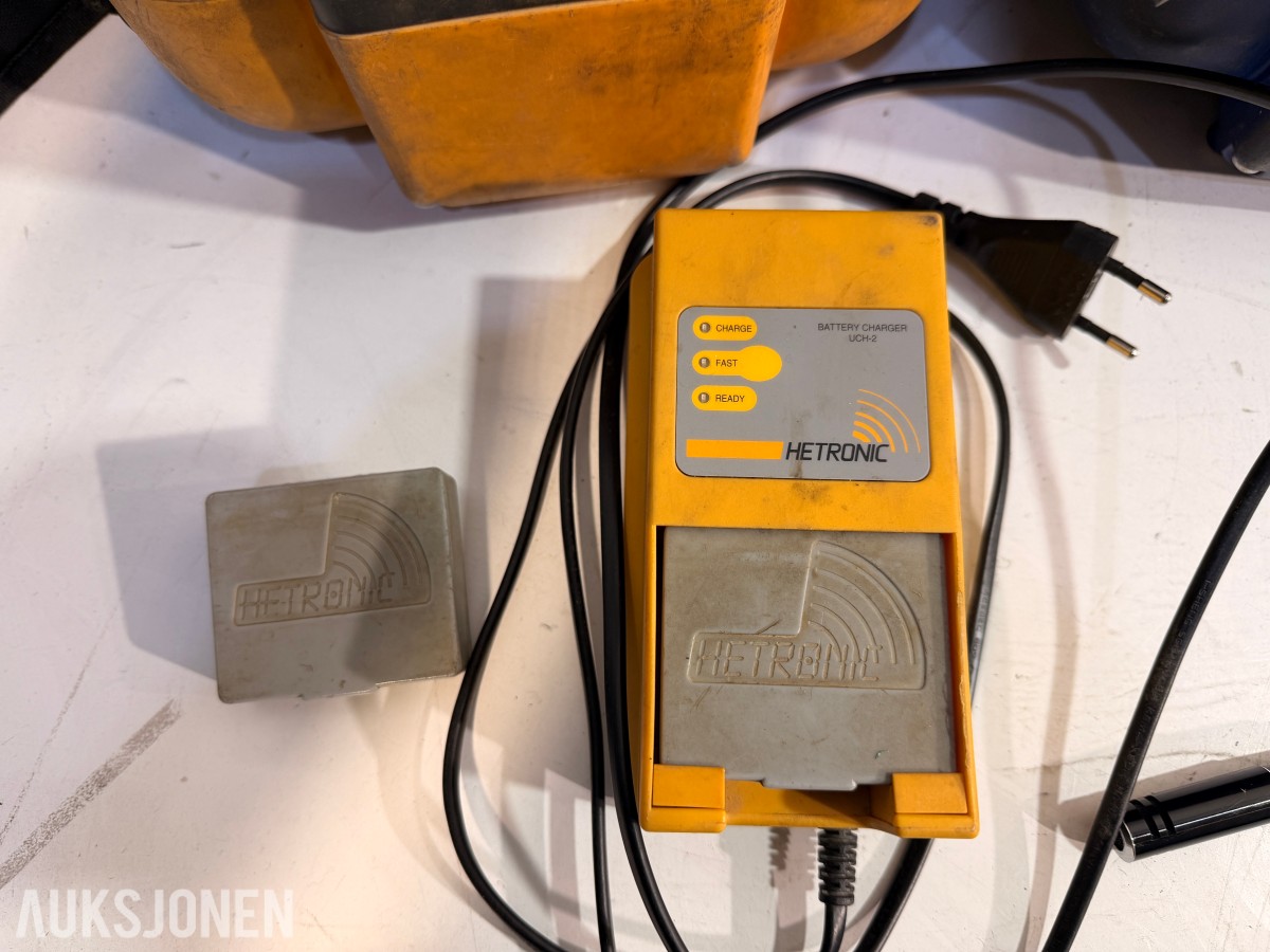 Hytera DMR håndradioer m/ MCA08 ladestasjon + Hetronic Nova fjernkontroller