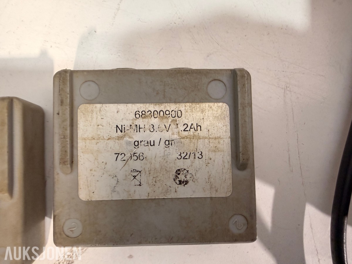 Hytera DMR håndradioer m/ MCA08 ladestasjon + Hetronic Nova fjernkontroller