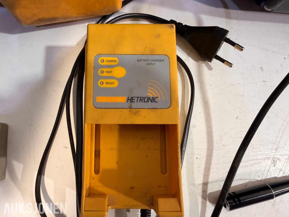Hytera DMR håndradioer m/ MCA08 ladestasjon + Hetronic Nova fjernkontroller