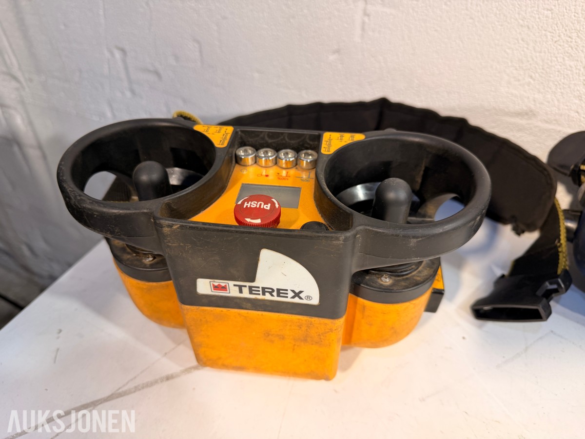 Hytera DMR håndradioer m/ MCA08 ladestasjon + Hetronic Nova fjernkontroller