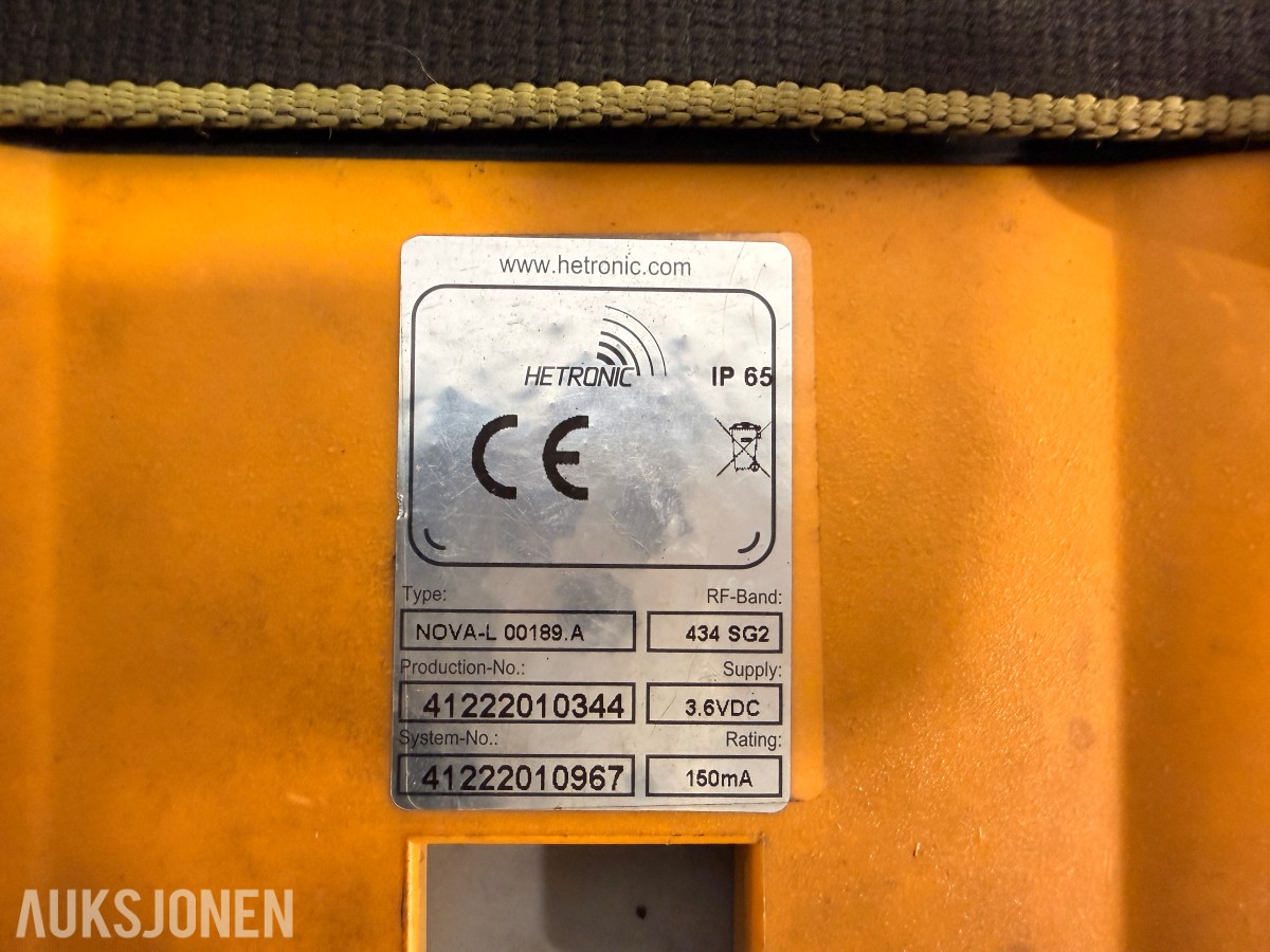 Hytera DMR håndradioer m/ MCA08 ladestasjon + Hetronic Nova fjernkontroller