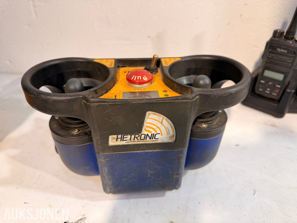 Hytera DMR håndradioer m/ MCA08 ladestasjon + Hetronic Nova fjernkontroller